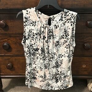 Women’s Sleeveless Blouse